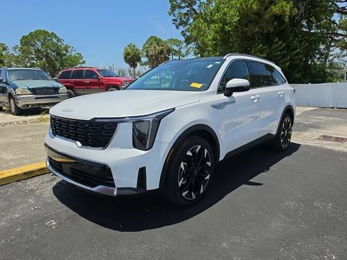 Certified 2024 Kia Sorento EX w/ Panoramic Sunroof Package FWD image 5