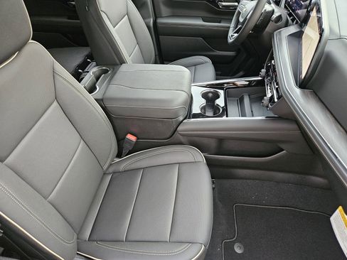 New 2026 Chevrolet Suburban Premier AWD/4WD image 16