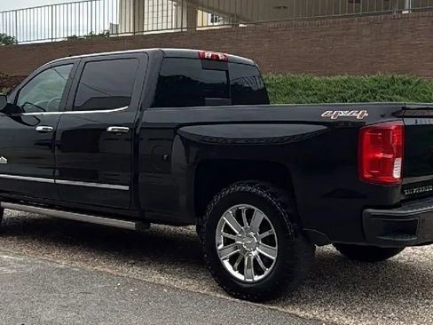 Used 2017 Chevrolet Silverado 1500 High Country AWD/4WD image 7