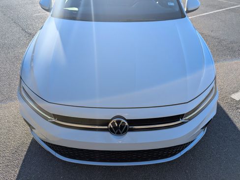 Used 2025 Volkswagen Jetta SE w/ Sunroof Package image 12