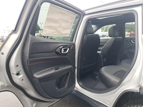 New 2026 Jeep Compass Trailhawk image 12