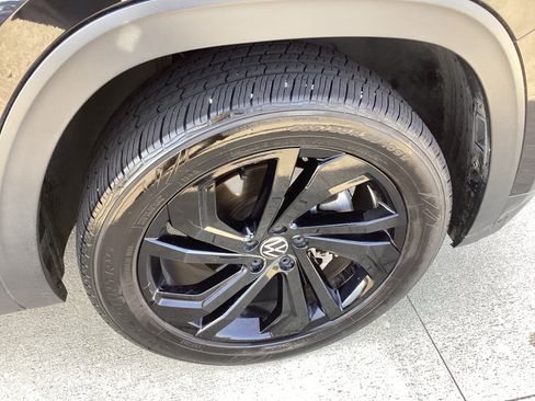 Used 2023 Volkswagen Atlas SE AWD/4WD image 9