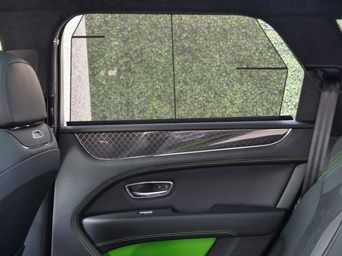 Used 2025 Bentley Bentayga image 23