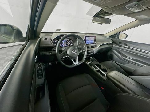 Used 2025 Nissan Altima 2.5 SV image 18