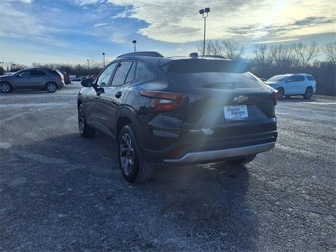 Used 2025 Chevrolet Trax LT w/ LT Convenience Package image 22