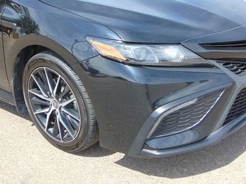 Used 2023 Toyota Camry SE FWD image 2