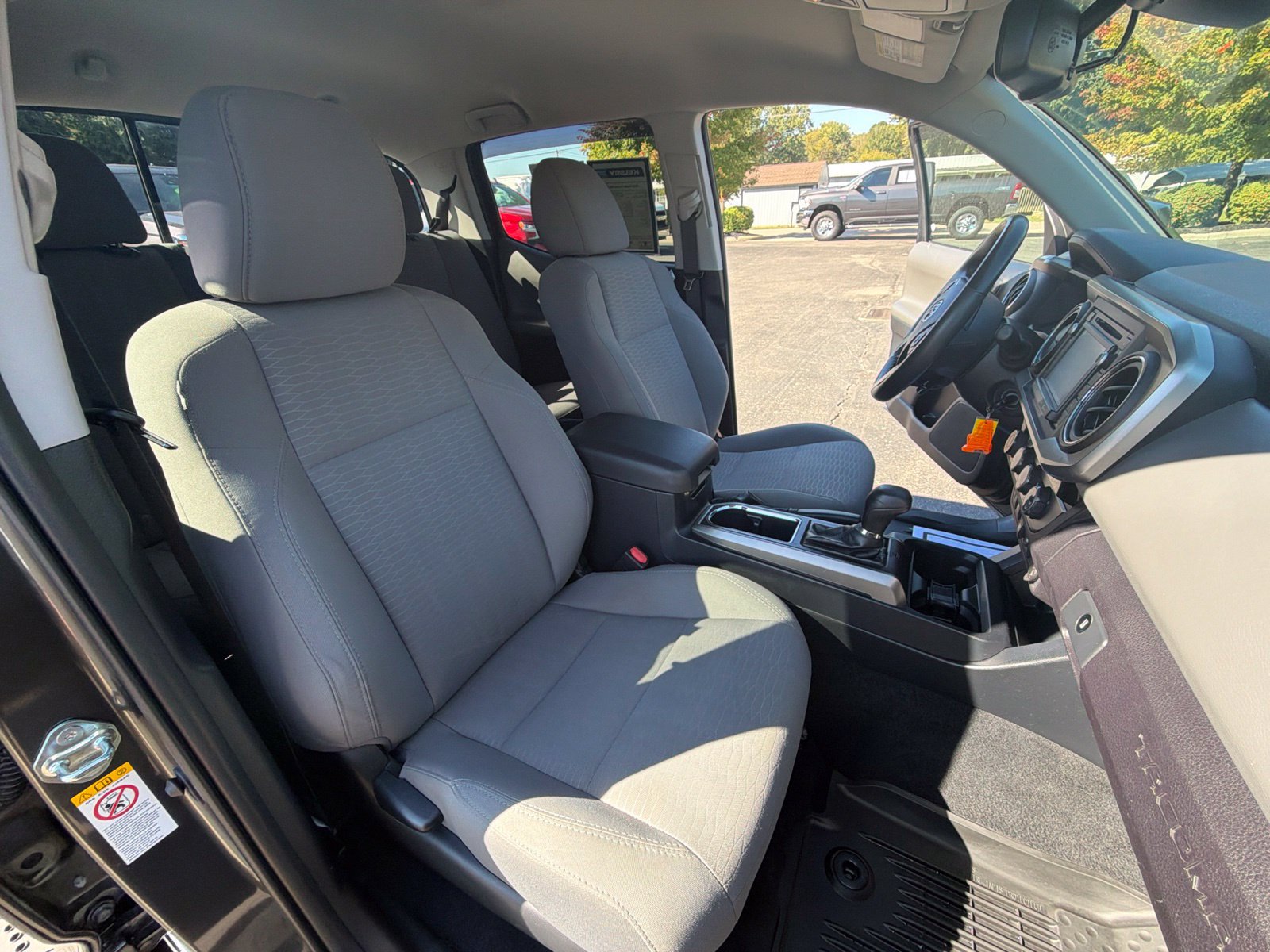 Used 2018 Toyota Tacoma SR5 AWD/4WD image 27