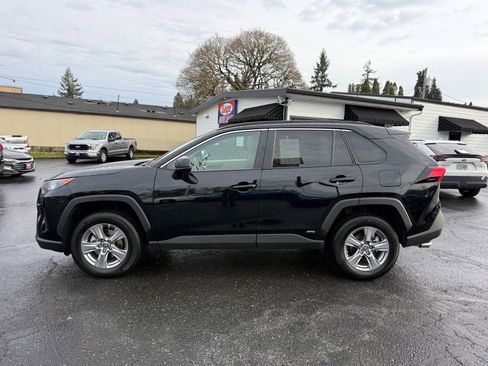 Used 2022 Toyota RAV4 LE image 4