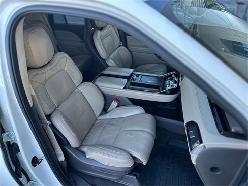 Used 2023 Lincoln Navigator Reserve image 29