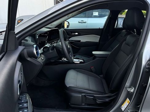 Used 2025 Chevrolet Trax LT image 10