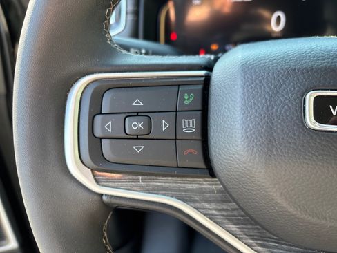 Used 2022 Jeep Wagoneer Series III w/ Flexible Seating Group image 18