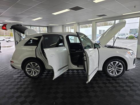 Used 2025 Audi Q7 3.0T Premium Plus AWD/4WD image 17
