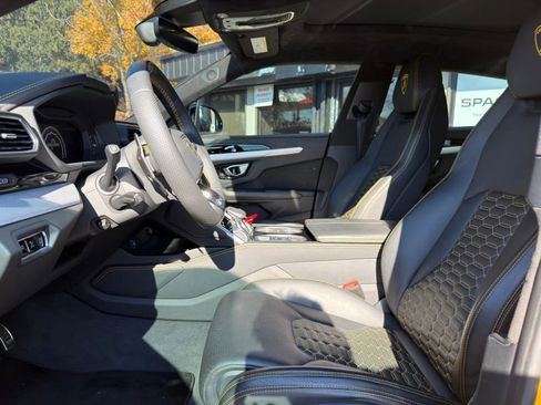 Used 2020 Lamborghini Urus image 8