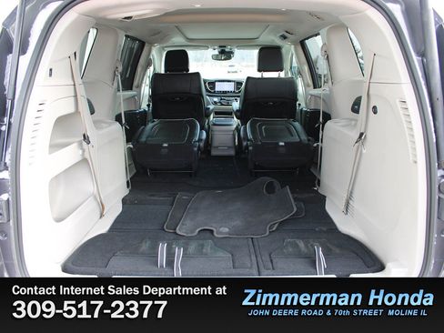 Used 2023 Chrysler Pacifica Limited image 7
