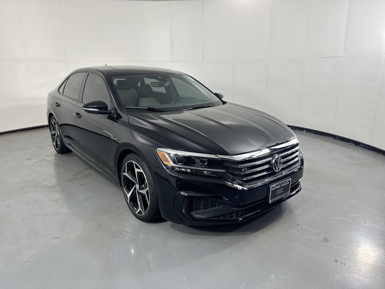 Used 2021 Volkswagen Passat 2.0T R-Line FWD image 4