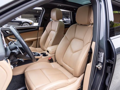 Certified 2023 Porsche Macan AWD/4WD image 5