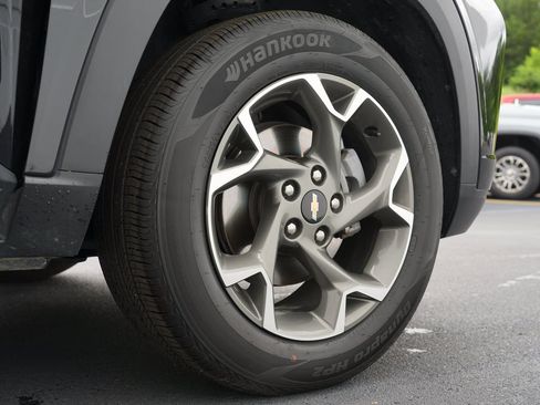Certified 2025 Chevrolet Trax LT w/ LT Convenience Package FWD image 30
