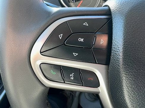 Used 2020 Jeep Cherokee Latitude Plus image 25