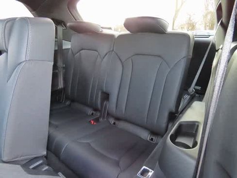 Used 2025 Audi Q7 3.0T Prestige w/ Prestige Package image 14