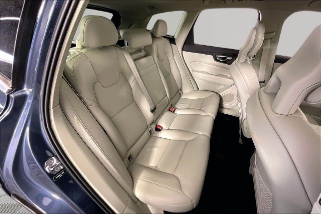 Used 2018 Volvo XC60 T5 Momentum AWD/4WD image 14