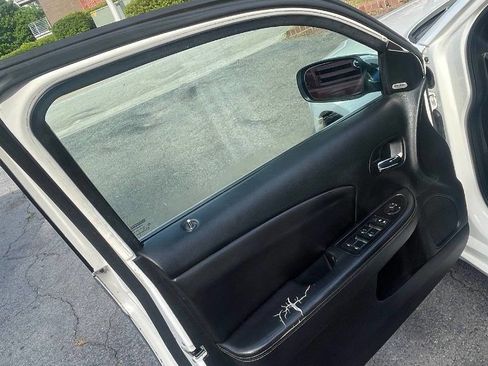 Used 2011 Chrysler 200 Limited image 10