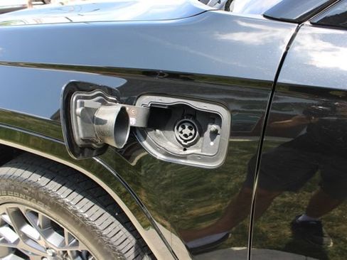 Used 2025 Jeep Grand Cherokee Summit w/ Advanced Protech Group IV AWD/4WD image 10