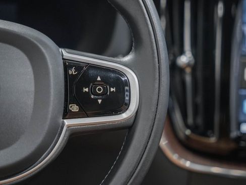 Used 2022 Volvo XC60 B5 Inscription w/ Climate Package image 27