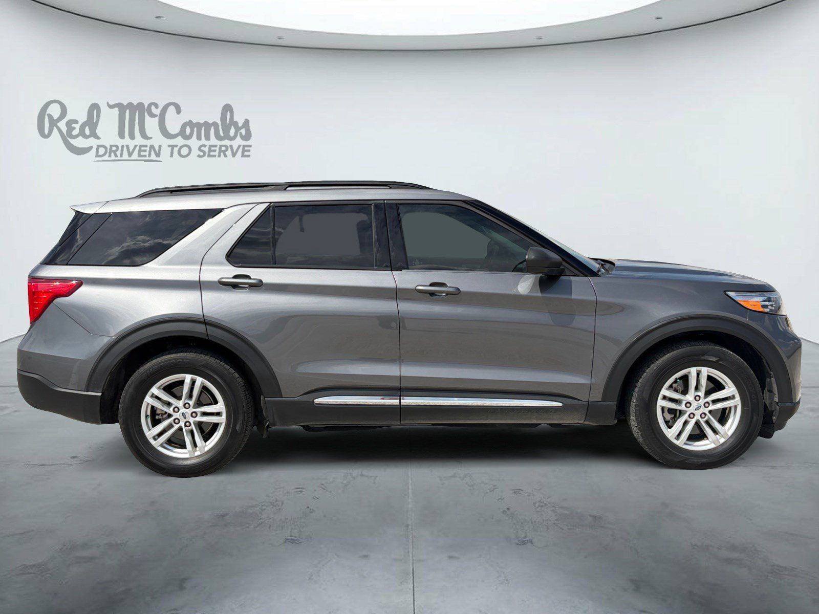 Used 2023 Ford Explorer XLT w/ Equipment Group 202A RWD image 4