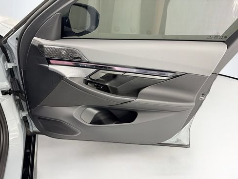 Used 2026 BMW i5 eDrive40 w/ M Sport Package AWD/4WD image 24