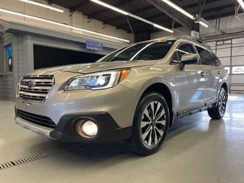 Used 2017 Subaru Outback 2.5i Limited image 3