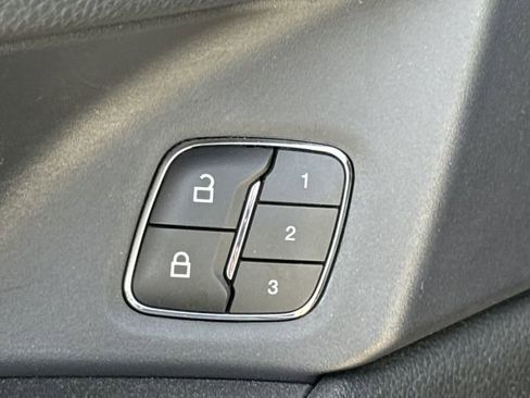 Used 2021 Ford Expedition XLT image 18