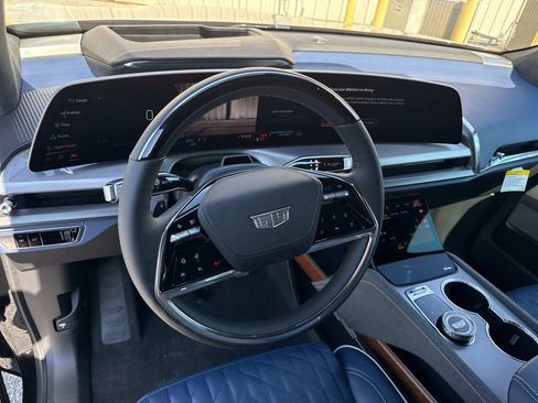 New 2026 Cadillac Vistiq Premium Luxury w/ LPO, Floor Liner Package image 31