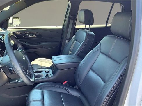 Used 2023 Chevrolet Traverse RS AWD/4WD image 18