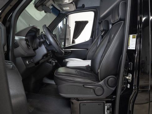 Used 2019 Mercedes-Benz Sprinter 2500 w/ Premium Package image 71