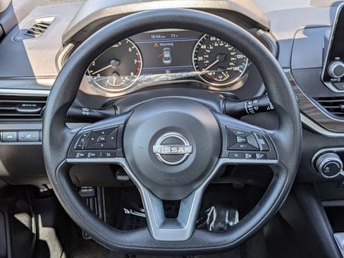 Used 2025 Nissan Altima 2.5 SV FWD image 19
