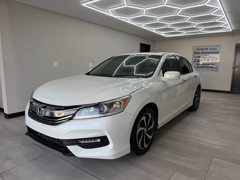 Used 2017 Honda Accord EX image 3