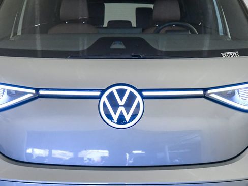 Used 2025 Volkswagen ID. Buzz Pro S RWD image 8