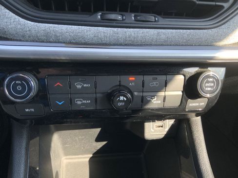 Used 2023 Jeep Compass Latitude AWD/4WD image 40