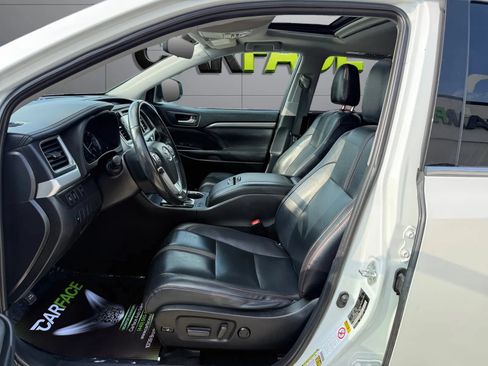 Used 2019 Toyota Highlander SE AWD/4WD image 16
