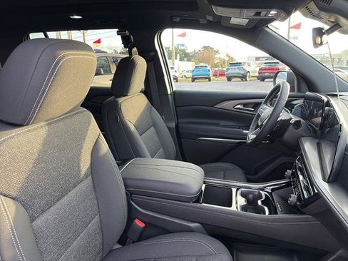 New 2026 Chevrolet Traverse LT w/ Sun and Wheel Package FWD image 9