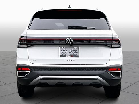New 2026 Volkswagen Taos SE image 4