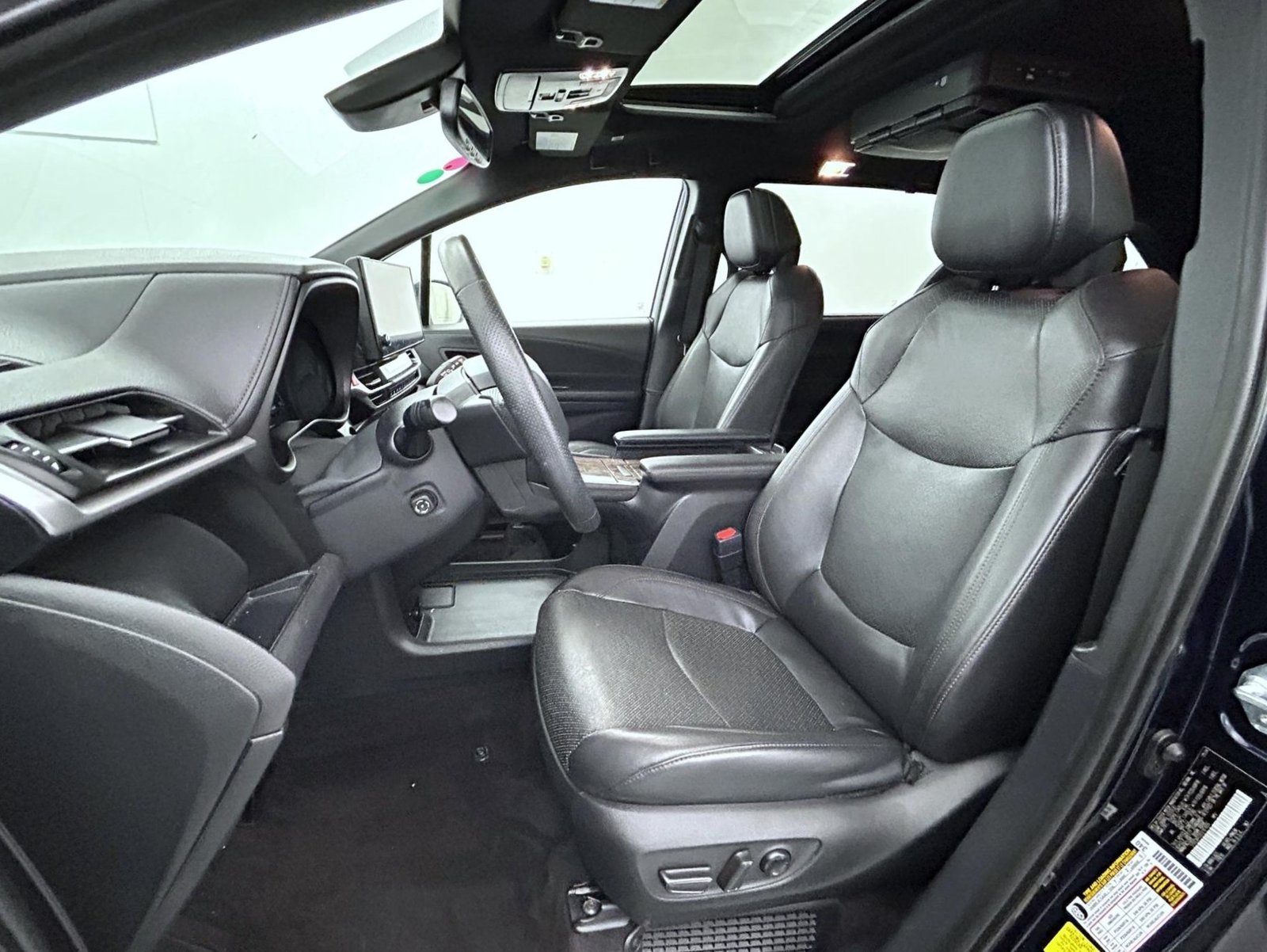 Used 2025 Toyota Sienna Limited AWD/4WD image 10