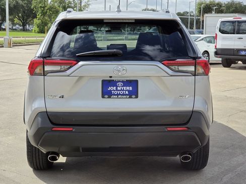 Used 2025 Toyota RAV4 XLE FWD image 8
