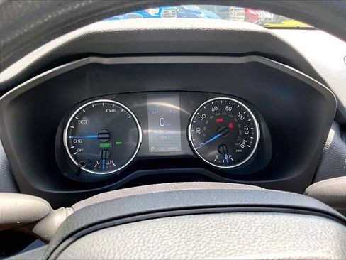 Used 2022 Toyota RAV4 LE AWD/4WD image 13