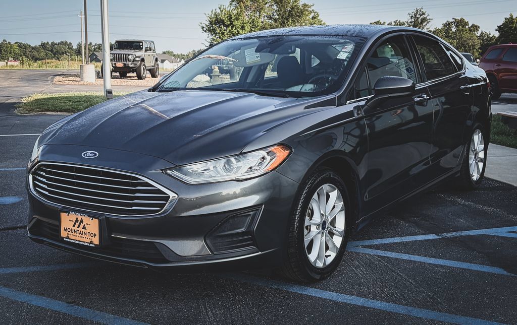 Used 2020 Ford Fusion SE FWD image 14