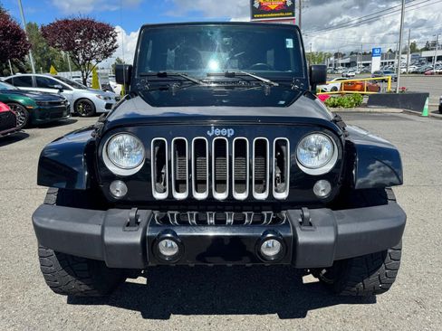 Used 2018 Jeep Wrangler Unlimited Sahara AWD/4WD image 2