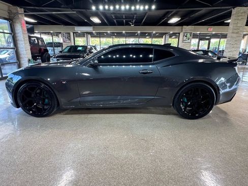 Used 2016 Chevrolet Camaro SS RWD image 4