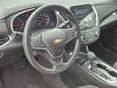 Used 2023 Chevrolet Malibu LT image 2