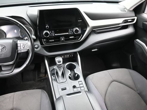 Used 2023 Toyota Highlander LE AWD/4WD image 16