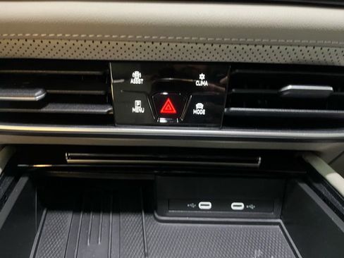 Certified 2025 Volkswagen Atlas SE image 14